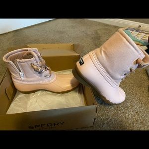 Size 3, pink girl sperry boots